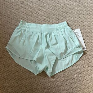 NWT Lululemon Hotty hot shorts LR 2.5”